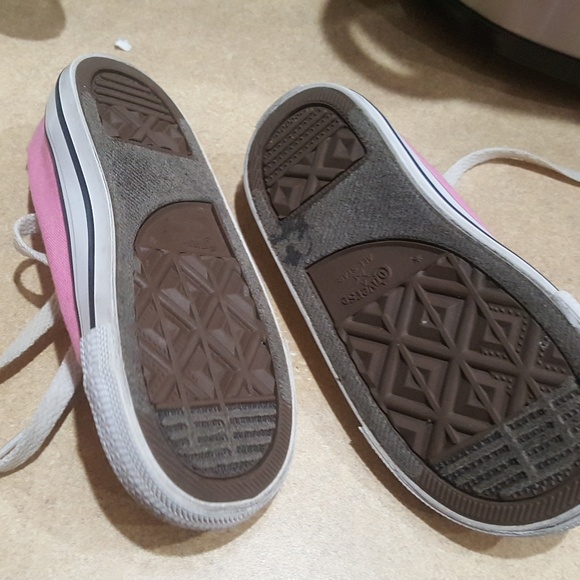 Pink Converse - Picture 2 of 4